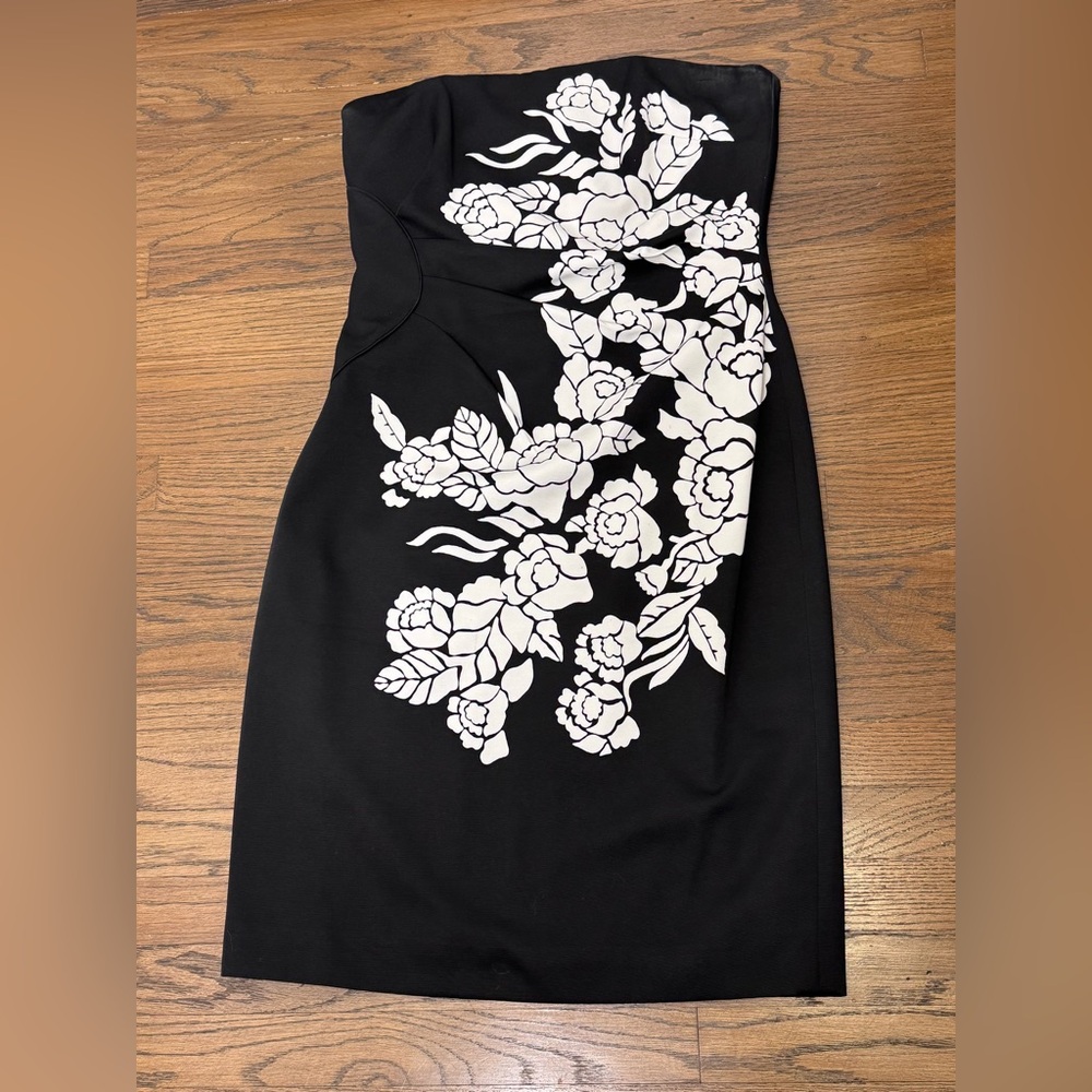 Elegant Black and White Floral Dress - Picture 7 of 7